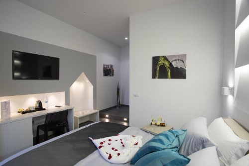 Twice - Naples image 39